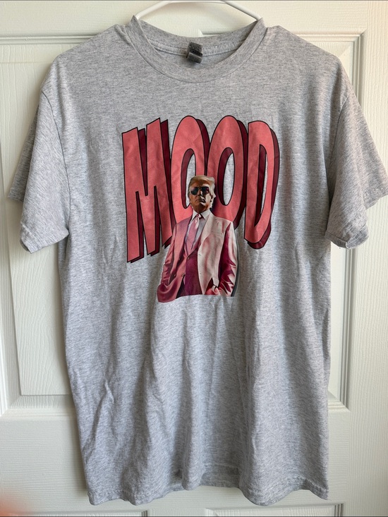 Gildan Tops - Gildan Heather Gray Short Sleeve Tee with Pink 'MOOD' Graphic